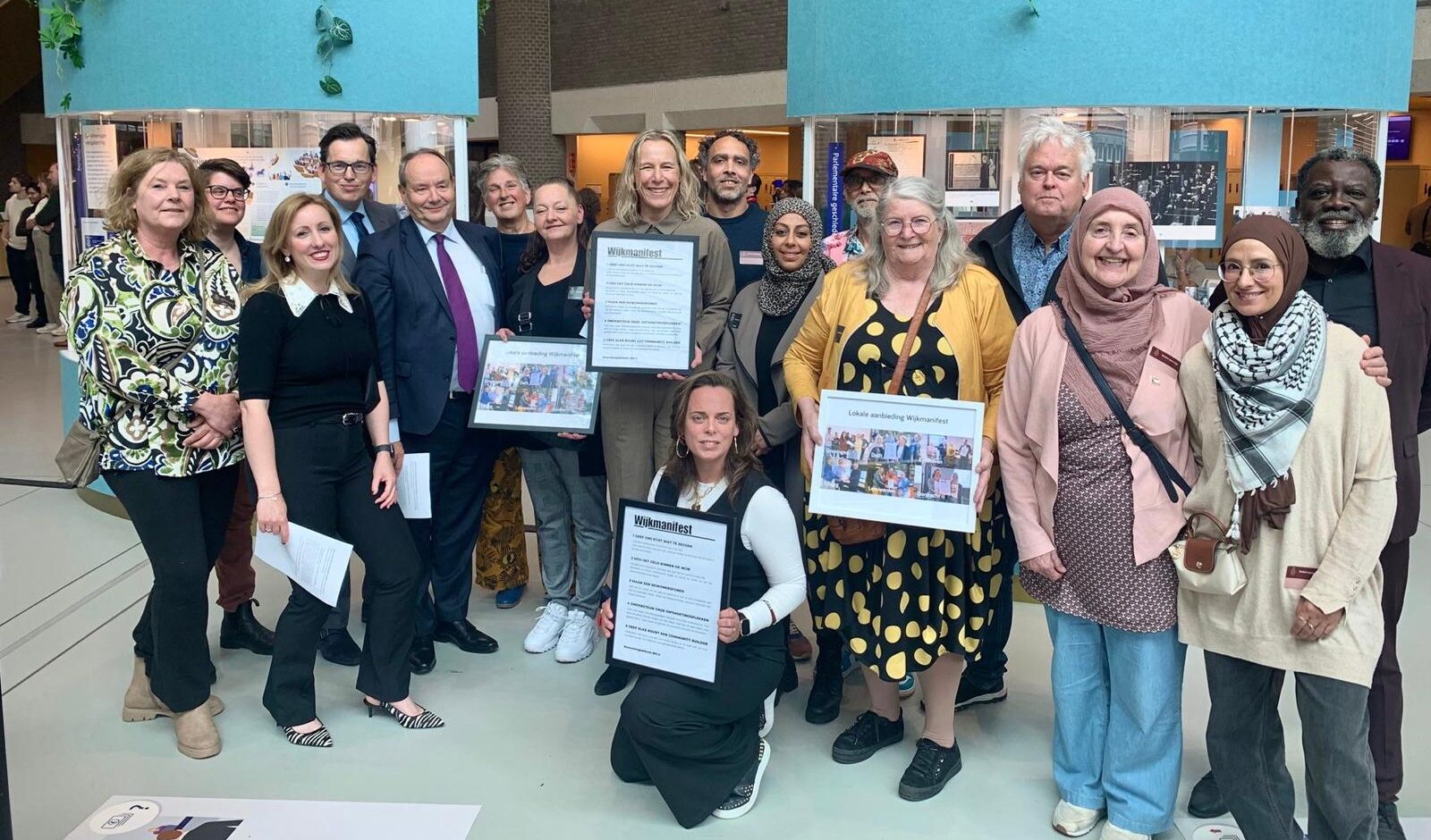 Aanbieding Wijkmanifest Tweede Kamer